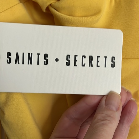 NWT form fitting side zip, rouched yellow dress. Purchased from a boutique. - Picture 2 of 4